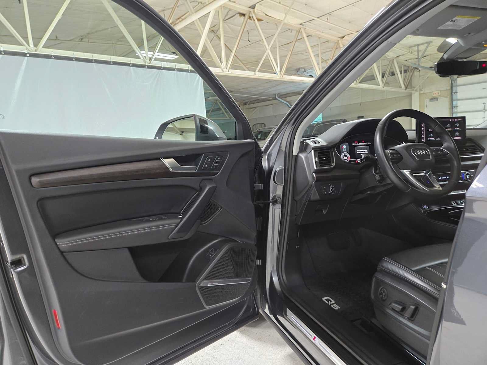 Used 2023 Audi Q5 2.0T Premium Plus w/ Premium Plus Package AWD/4WD image 19