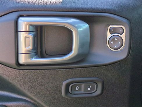 Used 2021 Jeep Wrangler Unlimited Rubicon image 12