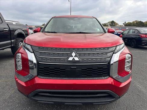 Used 2022 Mitsubishi Outlander ES image 2