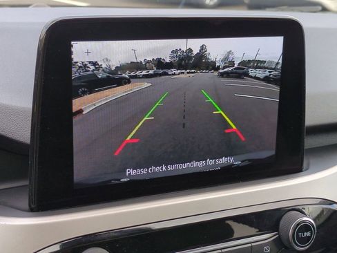 Used 2022 Ford Escape SE w/ SE Sport Appearance Package image 21