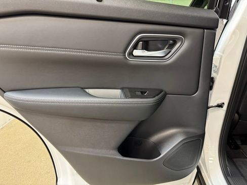 New 2026 Nissan Rogue Platinum image 15