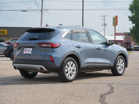 Used 2024 Ford Escape Active w/ Tech Pack #2 FWD image 3