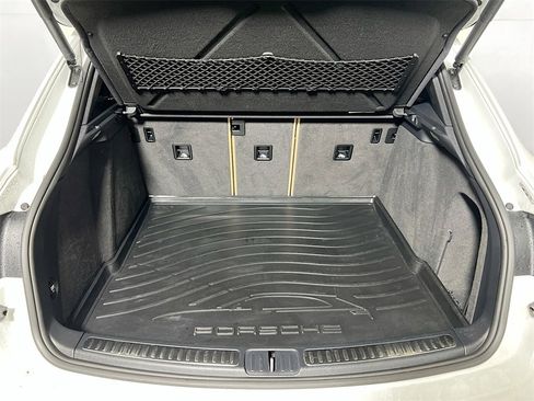 Used 2020 Porsche Macan S image 25