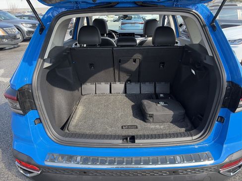 New 2025 Volkswagen Taos SE image 17