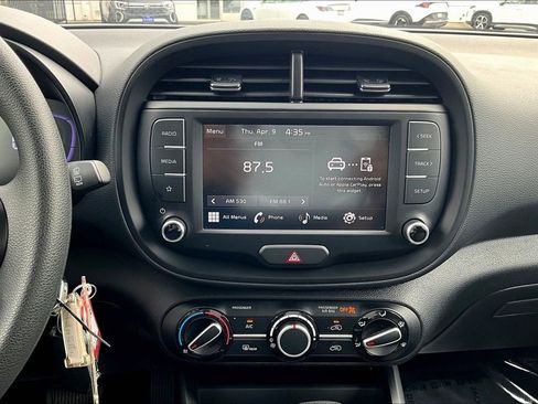Used 2025 Kia Soul LX w/ LX Technology Package FWD image 13