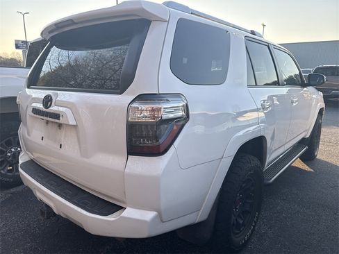 Used 2017 Toyota 4Runner SR5 Premium image 17