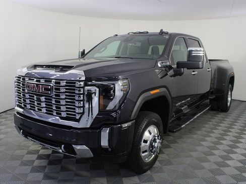 New 2026 GMC Sierra 3500 Denali w/ Denali Reserve Package image 27