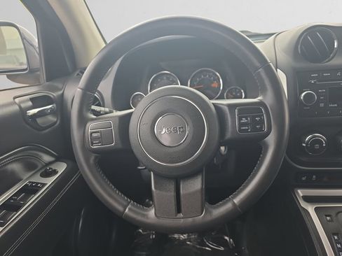 Used 2014 Jeep Compass Latitude image 13