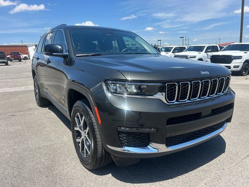 Used 2023 Jeep Grand Cherokee L Limited AWD/4WD image 3