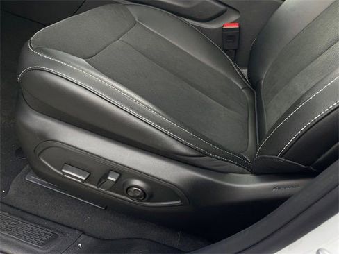 New 2025 Jeep Grand Cherokee L Altitude image 11