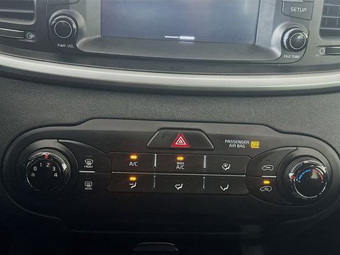 Used 2019 Kia Sorento L image 22