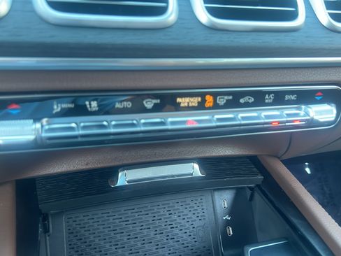Used 2025 Mercedes-Benz GLS 450 4MATIC image 28