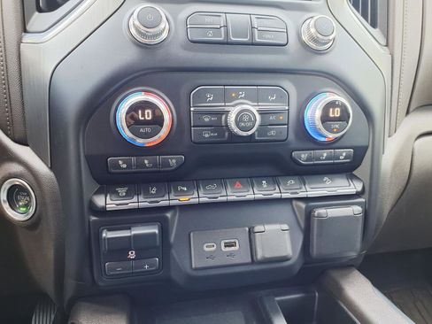 Used 2021 GMC Sierra 3500 Denali w/ Denali Ultimate Package image 28