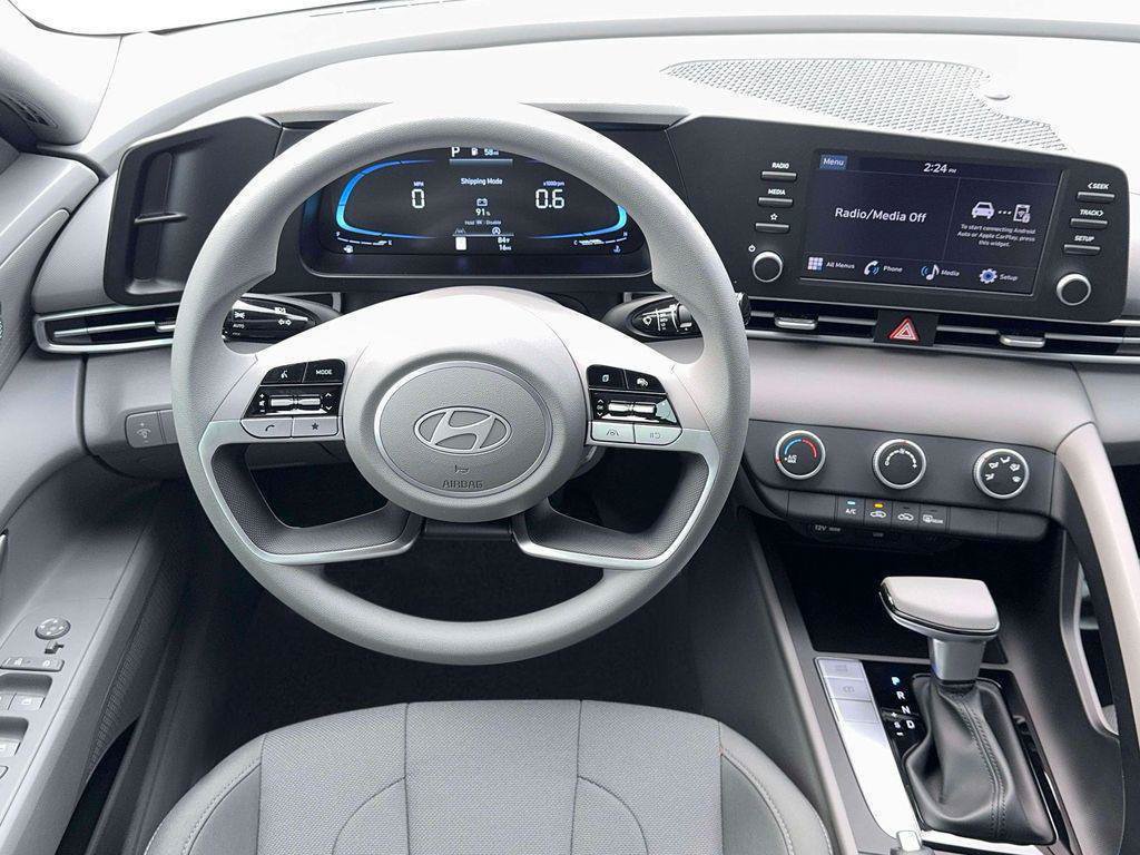 New 2026 Hyundai Elantra SE FWD image 17