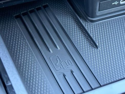 New 2025 Volkswagen Atlas Peak Edition SE image 31