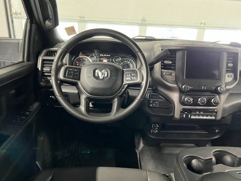 Used 2022 RAM 5500 Tradesman w/ Chrome Appearance Group AWD/4WD image 6