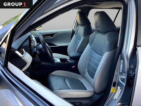 Certified 2019 Toyota RAV4 XLE Premium FWD image 9