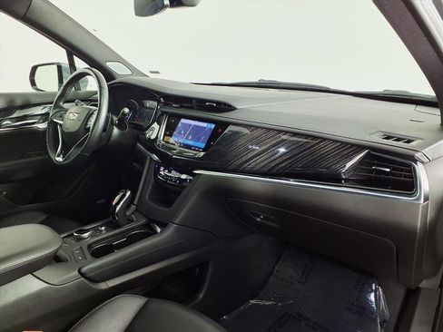 Certified 2025 Cadillac XT6 Premium Luxury image 9