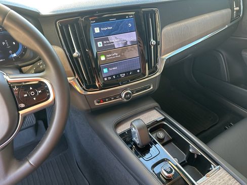 Used 2024 Volvo S90 B6 Plus image 23