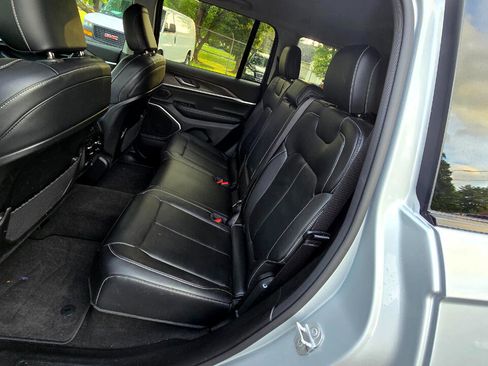 Used 2022 Jeep Grand Cherokee Limited image 10