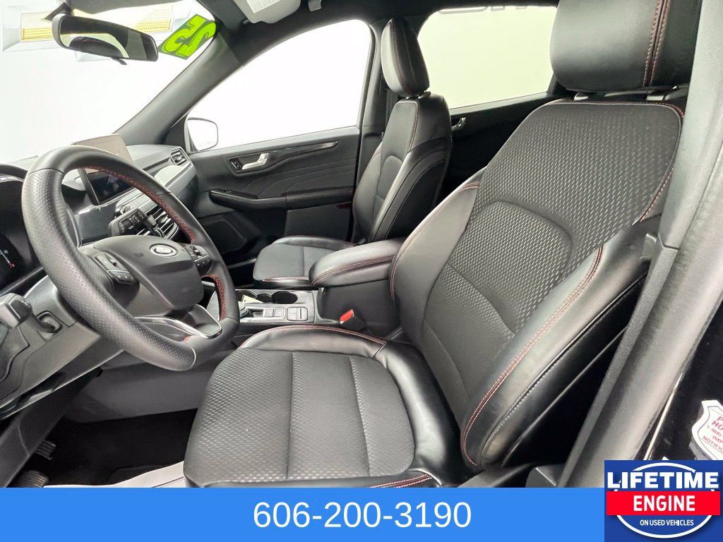 Used 2025 Ford Escape ST-Line AWD/4WD image 17