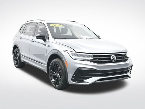 Used 2024 Volkswagen Tiguan SE R-Line image 3
