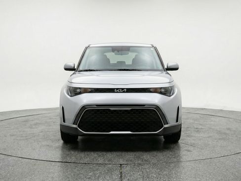 Used 2025 Kia Soul LX w/ LX Technology Package FWD image 2
