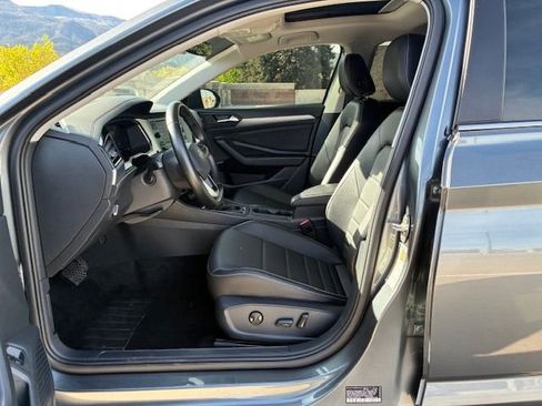 Used 2024 Volkswagen Jetta SE image 11