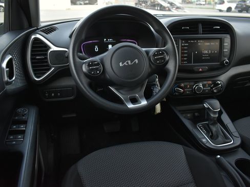 Used 2024 Kia Soul LX w/ Option Group 015 FWD image 17