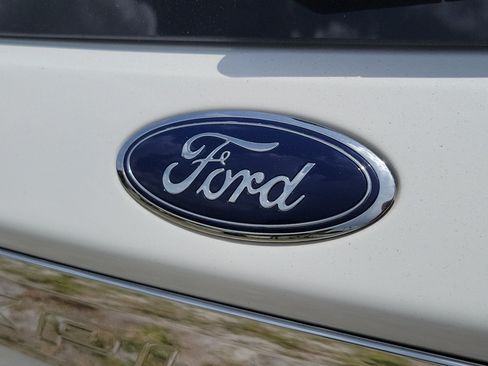 Used 2023 Ford Explorer XLT RWD image 6