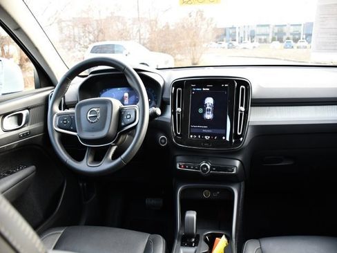 Certified 2025 Volvo XC40 B5 Core image 17