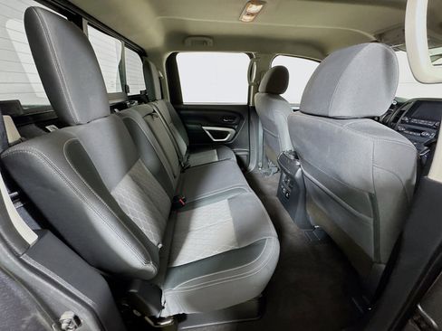 Used 2024 Nissan Titan SV w/ SV Convenience Package image 23