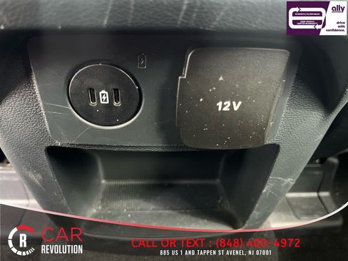 Used 2025 Ford Explorer ST-Line w/ ST-Line Street Pack AWD/4WD image 32