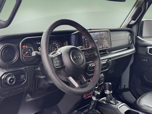 Used 2024 Jeep Wrangler Rubicon w/ Technology Group image 20