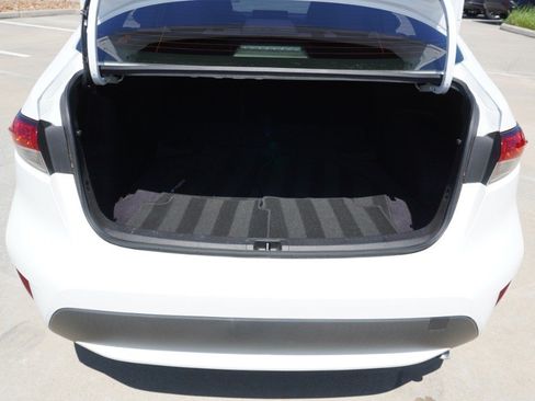 Used 2022 Toyota Corolla LE FWD image 33
