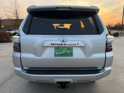 Used 2018 Toyota 4Runner SR5 image 5
