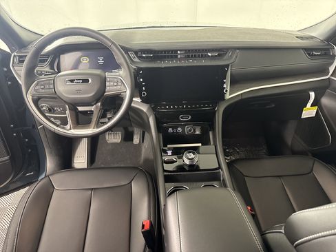 New 2026 Jeep Grand Cherokee L Limited w/ Limited Altitude Package AWD/4WD image 15