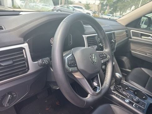 Used 2023 Volkswagen Atlas SEL AWD/4WD image 16