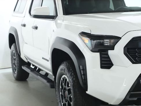 Used 2024 Toyota Tacoma TRD Off-Road image 8