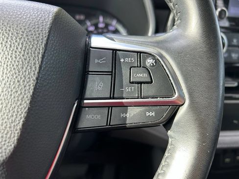 Used 2021 Toyota Highlander XLE FWD image 20