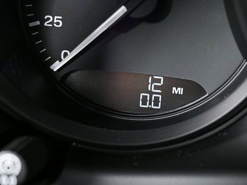 New 2025 Porsche Macan image 9