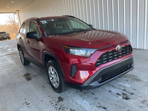 Used 2019 Toyota RAV4 LE image 22