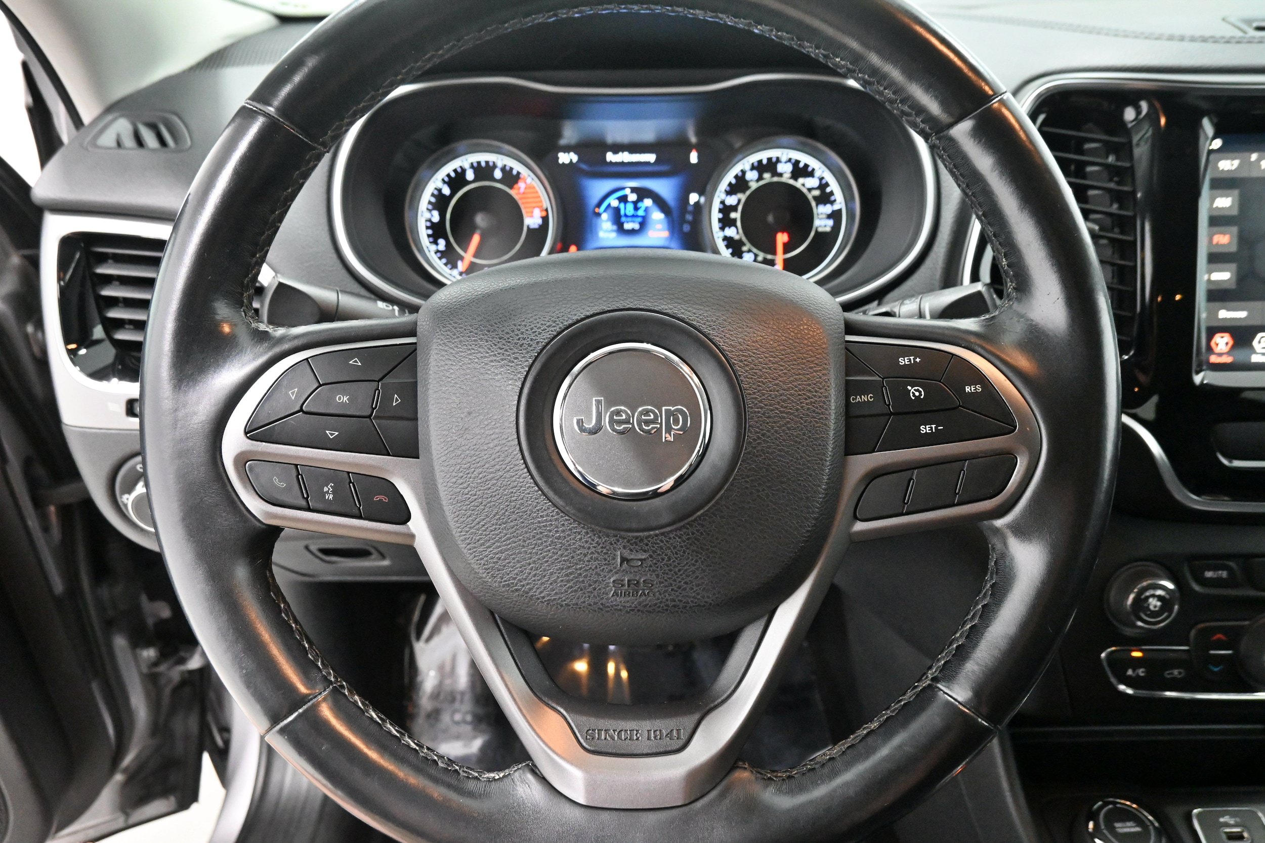 Used 2019 Jeep Cherokee Limited AWD/4WD image 7