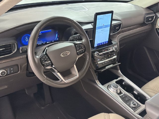 Used 2021 Ford Explorer Platinum w/ Equipment Group 601A AWD/4WD image 2