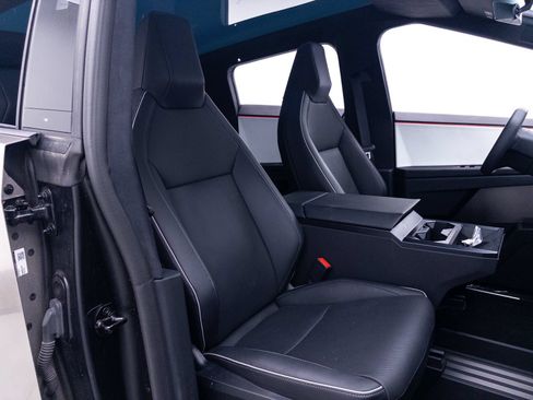 Used 2024 Tesla Cybertruck AWD Crew Cab image 35