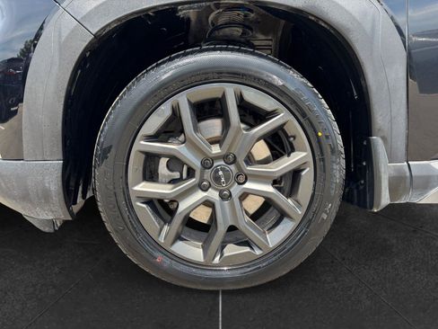 Used 2024 Honda Pilot Touring image 9