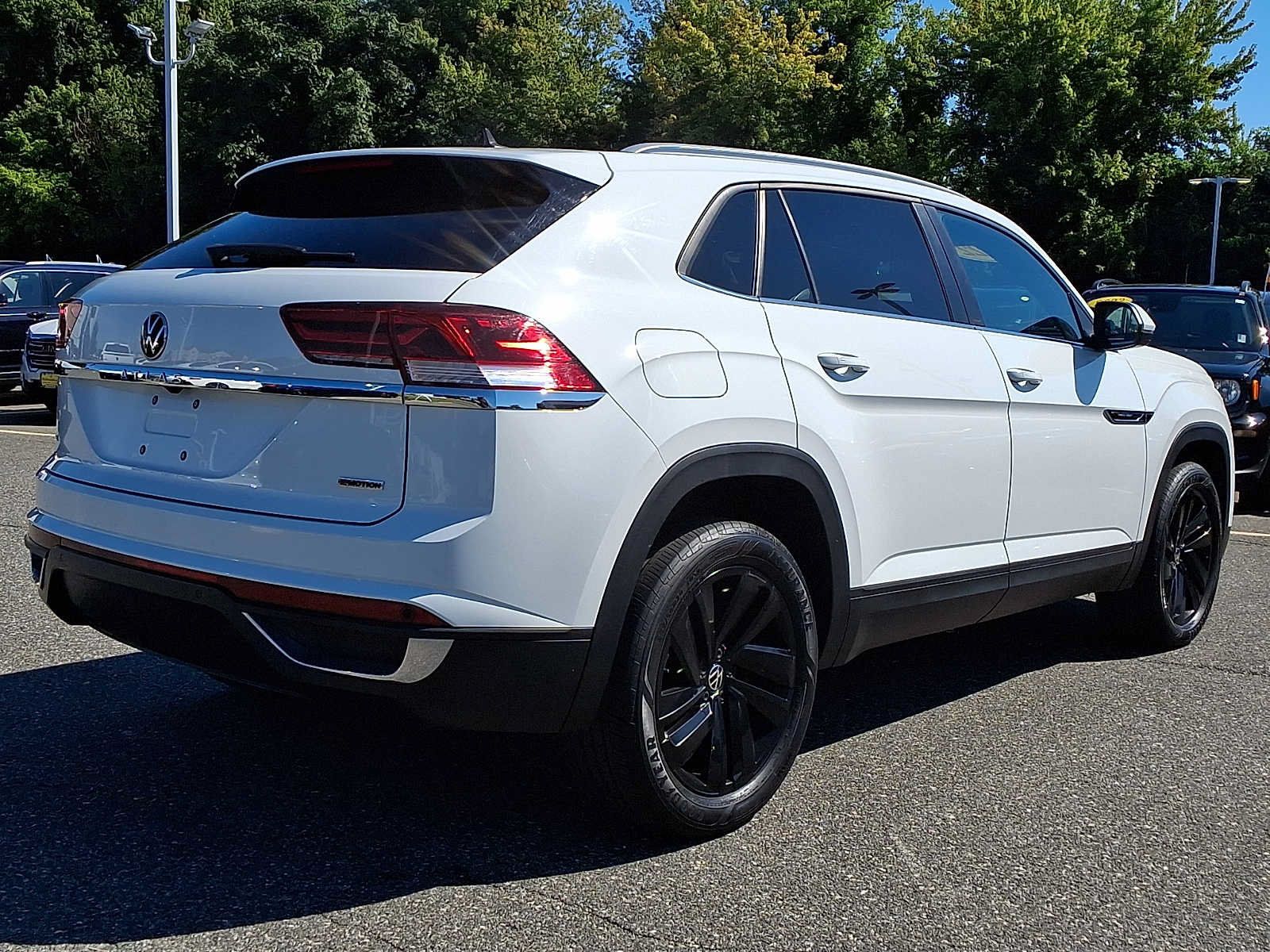 Used 2022 Volkswagen Atlas Cross Sport SE AWD/4WD image 6
