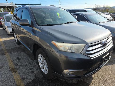 Used 2011 Toyota Highlander 4WD w/ Tech Pkg image 2