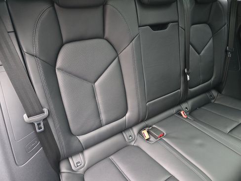 Certified 2024 Porsche Macan S image 32