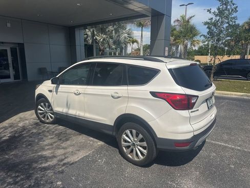 Used 2019 Ford Escape SEL image 4